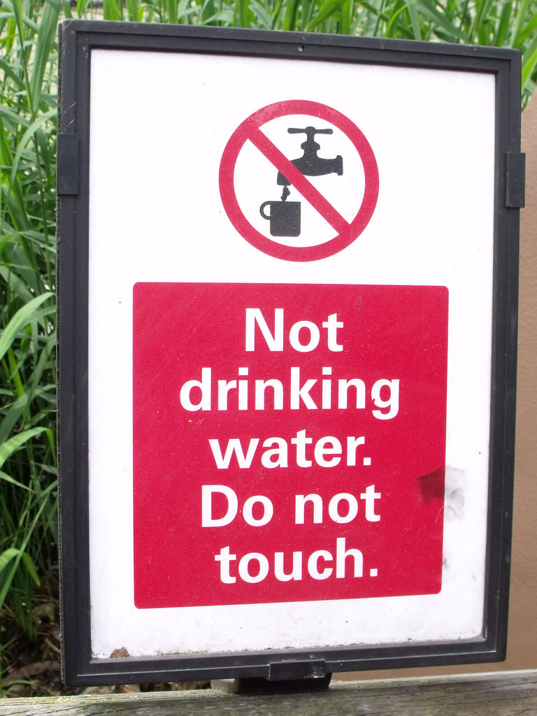 Not drinking water. Do not touch.